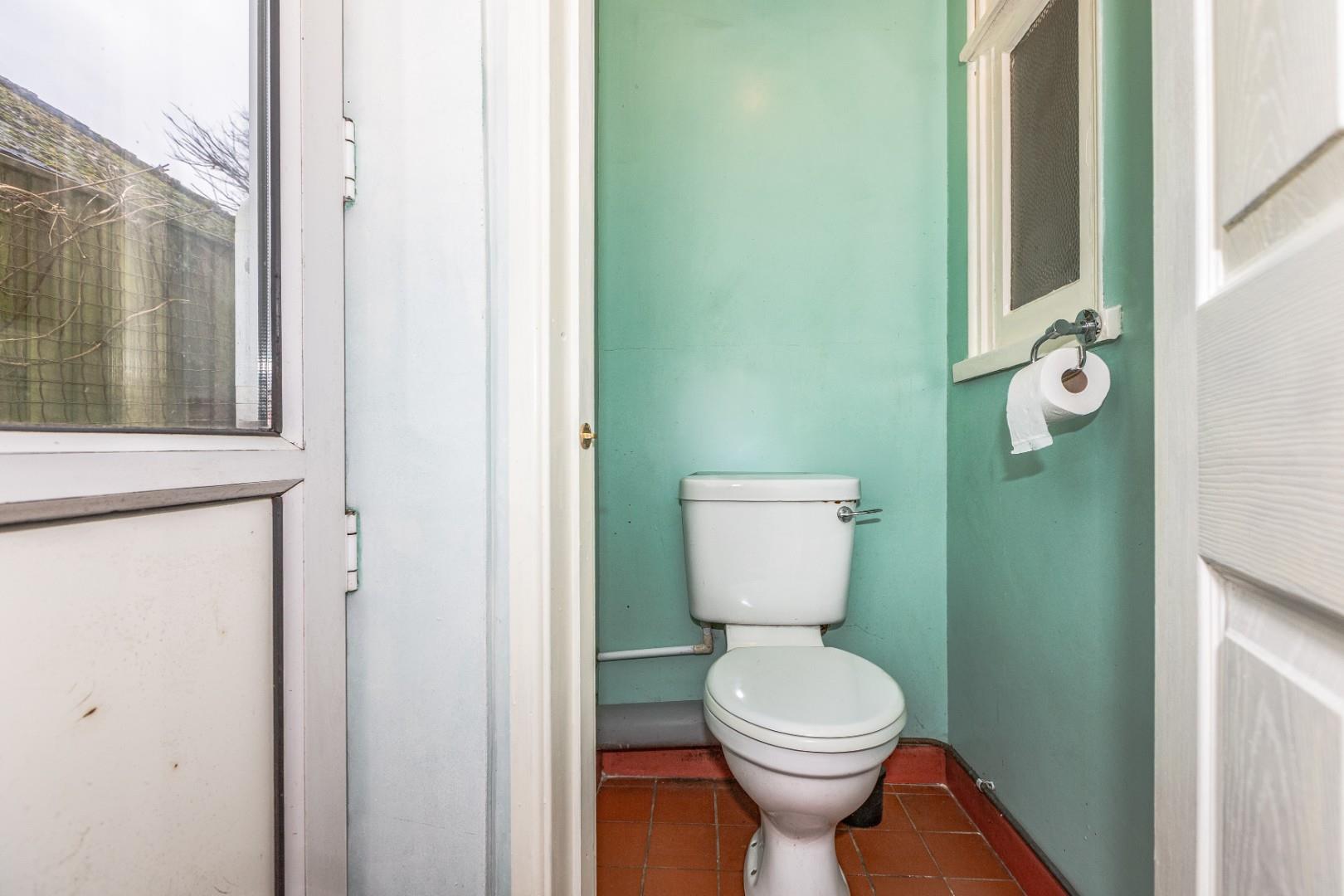 Bishopston Road, Bishopston, Swansea, SA3 3EH